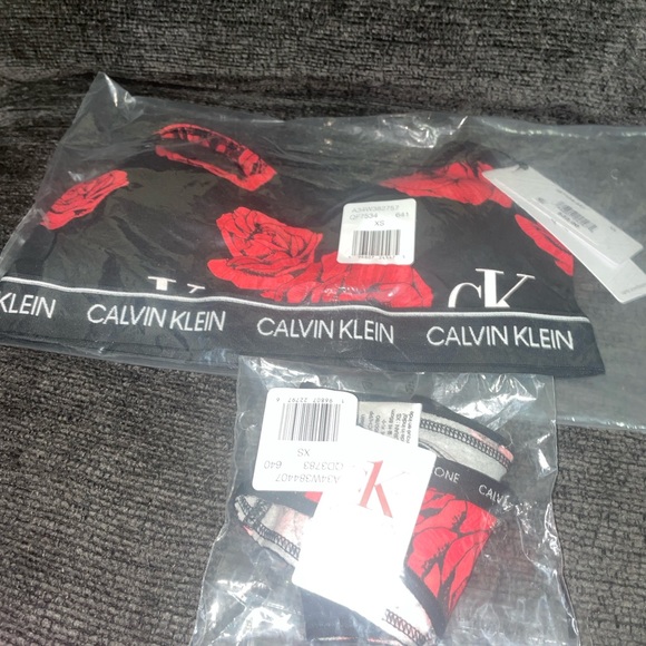 Women's SET Calvin Klein Logo Lightly Lined Bralette & Thong panty matching set - Picture 4 of 4